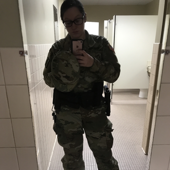 Meet your Posher, Kayla - Picture 2 of 5